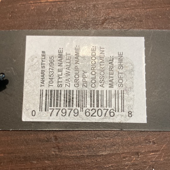 Tahari yellow women’s wallet nwt - Picture 8 of 8